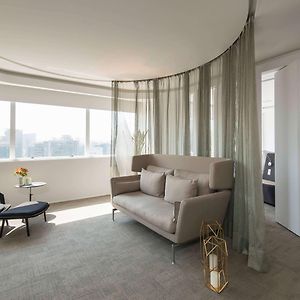Suite de Diseño con Cama King en Pisos Superiores